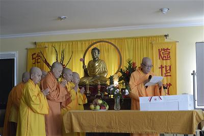 Thầy Tuệ Chân đại diện Tăng Ni đọc lời cảm tạ Thầy Thiền Chủ
